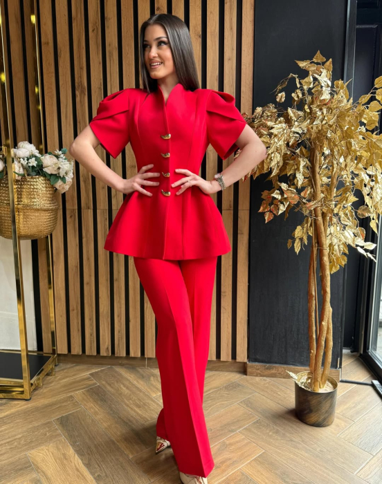 Compleu rosu cu accesorii aurii [5]