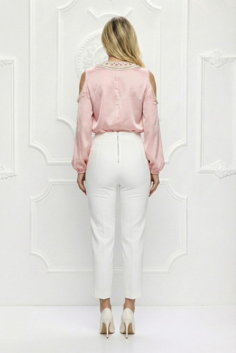 Bluza satinata, roz, avand gulerul brodat, umeri decupati si maneci lungi [4]