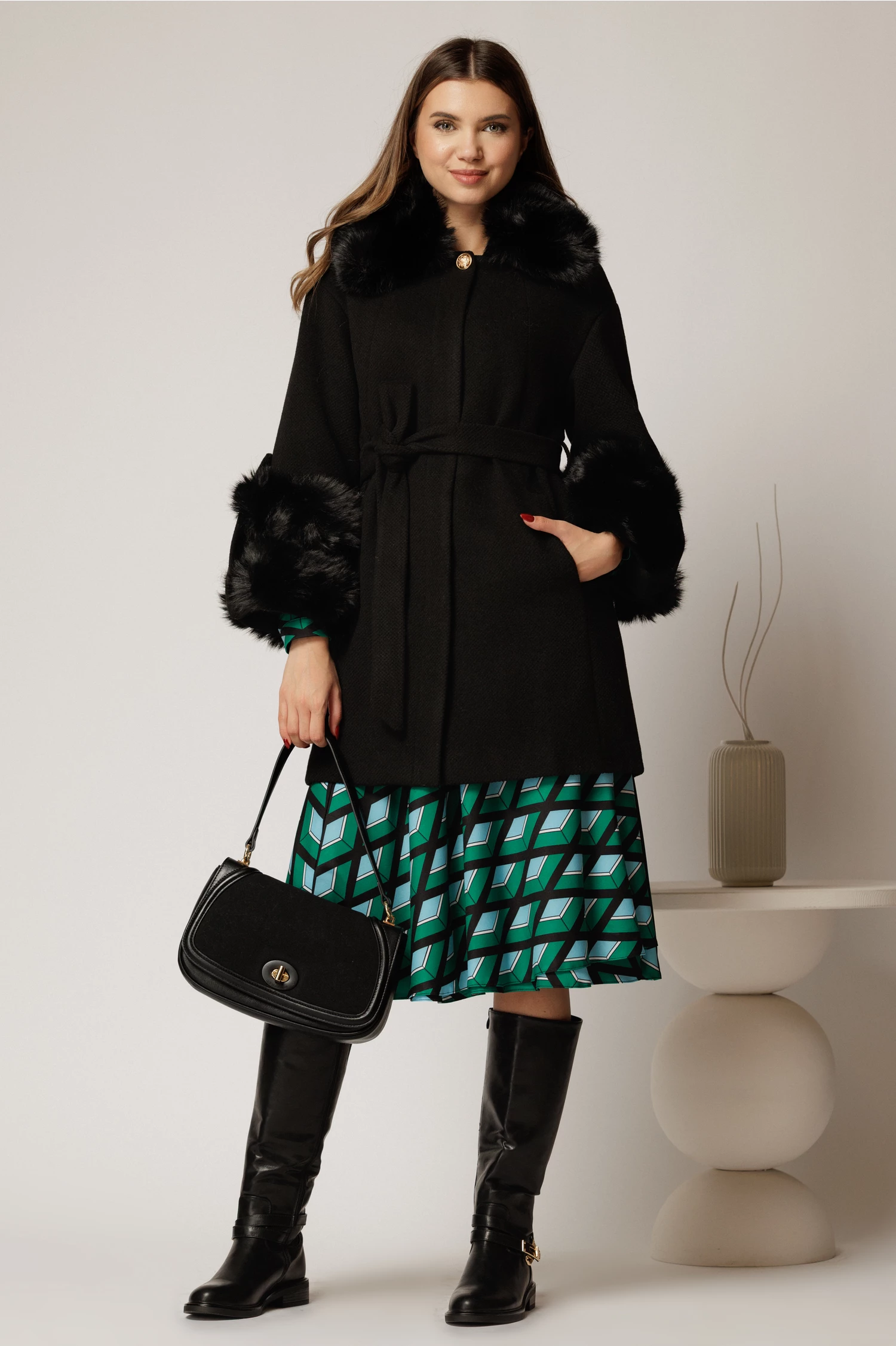 Palton scurt negru cu blanita detasabila la guler si maneci [1]