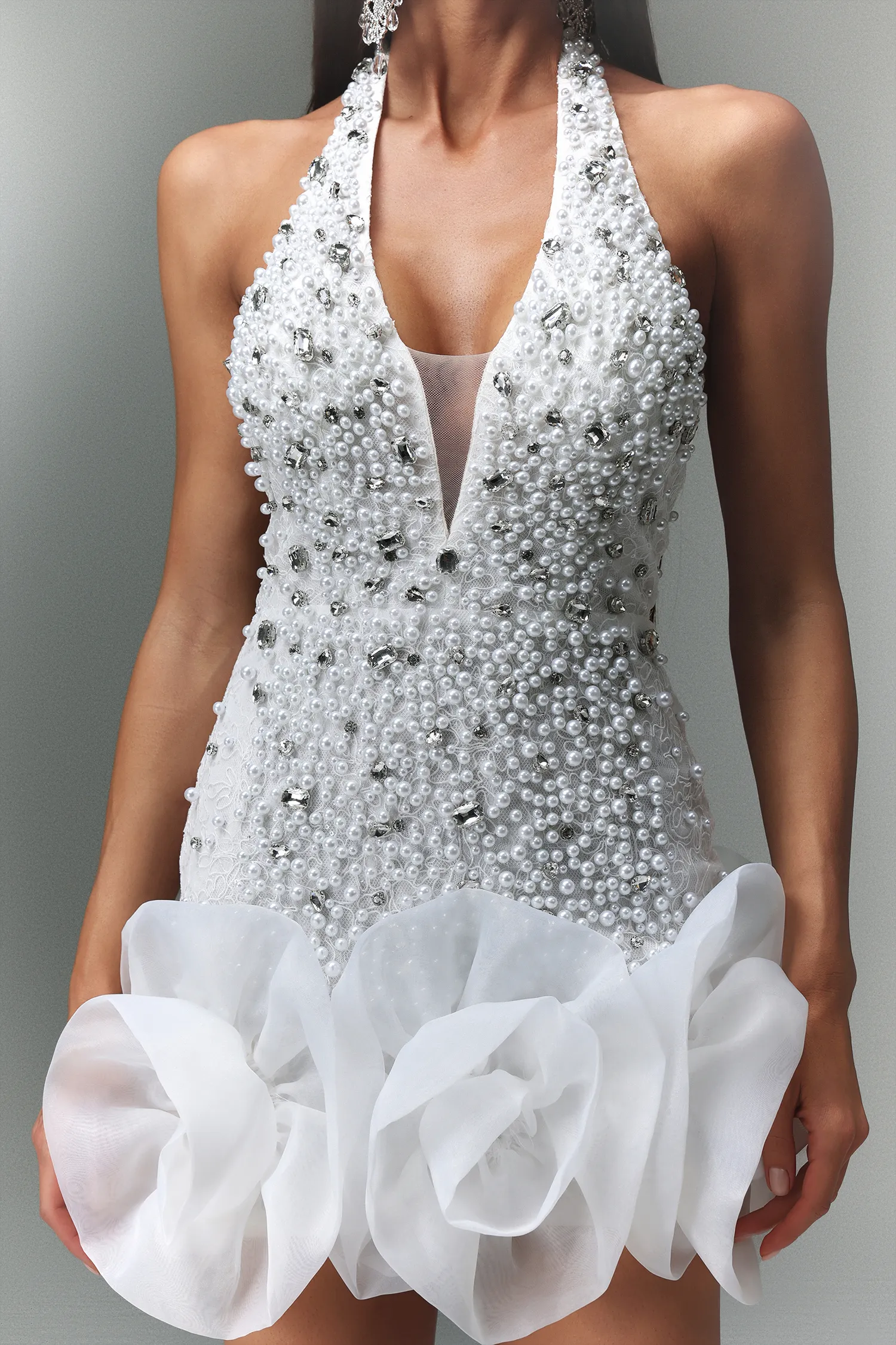 Rochie mini alba, cu perle si decolteu in V [5]