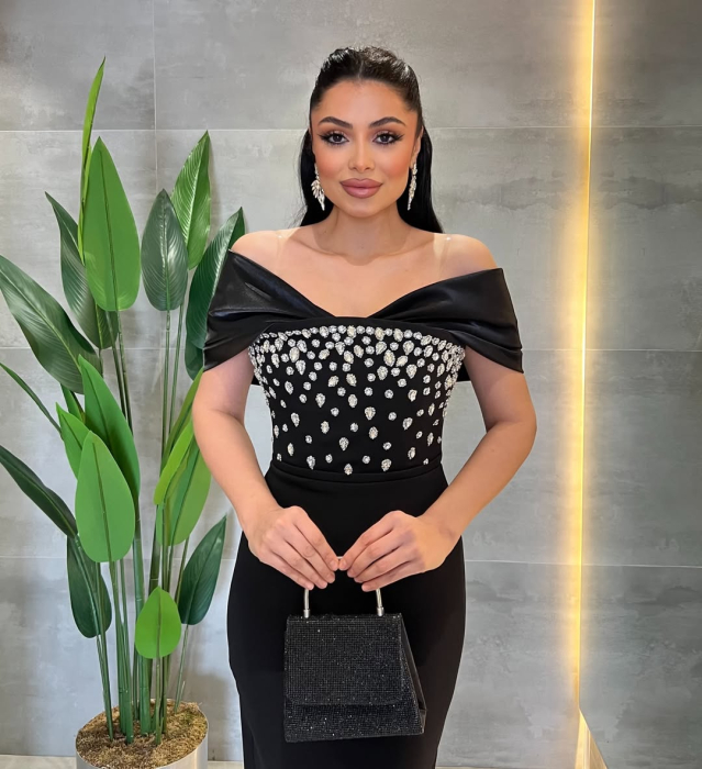 Rochie creion elegantă, de culoare neagră, cu decolteu tip barcă pe umeri [3]