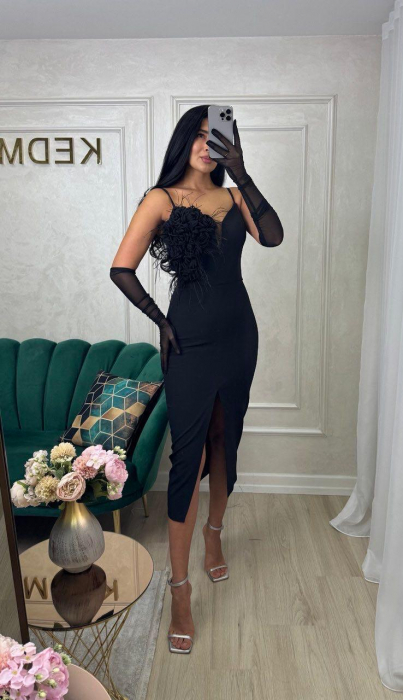 Rochie midi neagra cu aplicatii tip trandafiri [2]