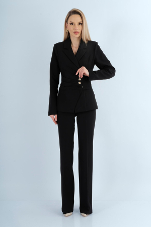 Costum negru, cu pliuri si accesorii aurii [1]