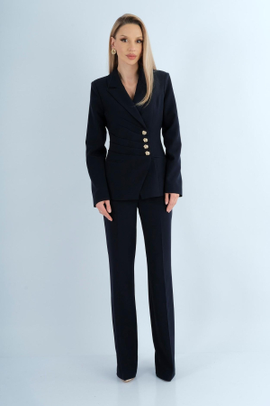 Noutati - Costum negru, cu pliuri si accesorii aurii