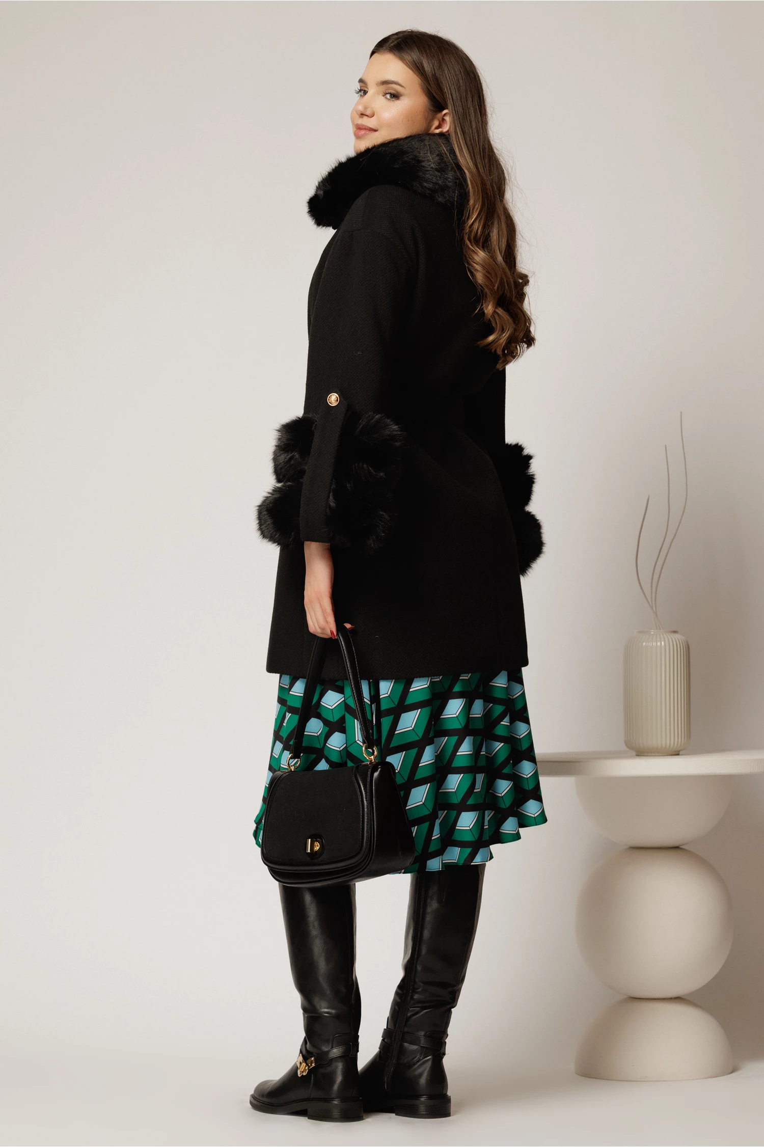 Palton scurt negru cu blanita detasabila la guler si maneci [2]