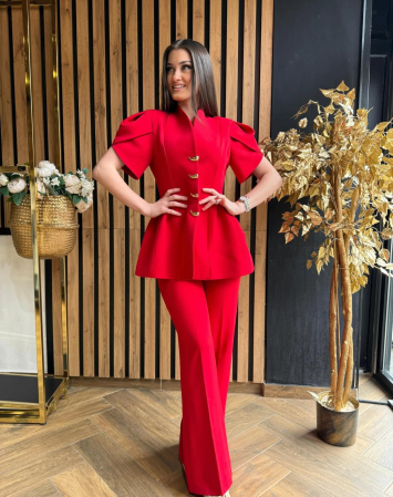 Compleu rosu cu accesorii aurii [3]