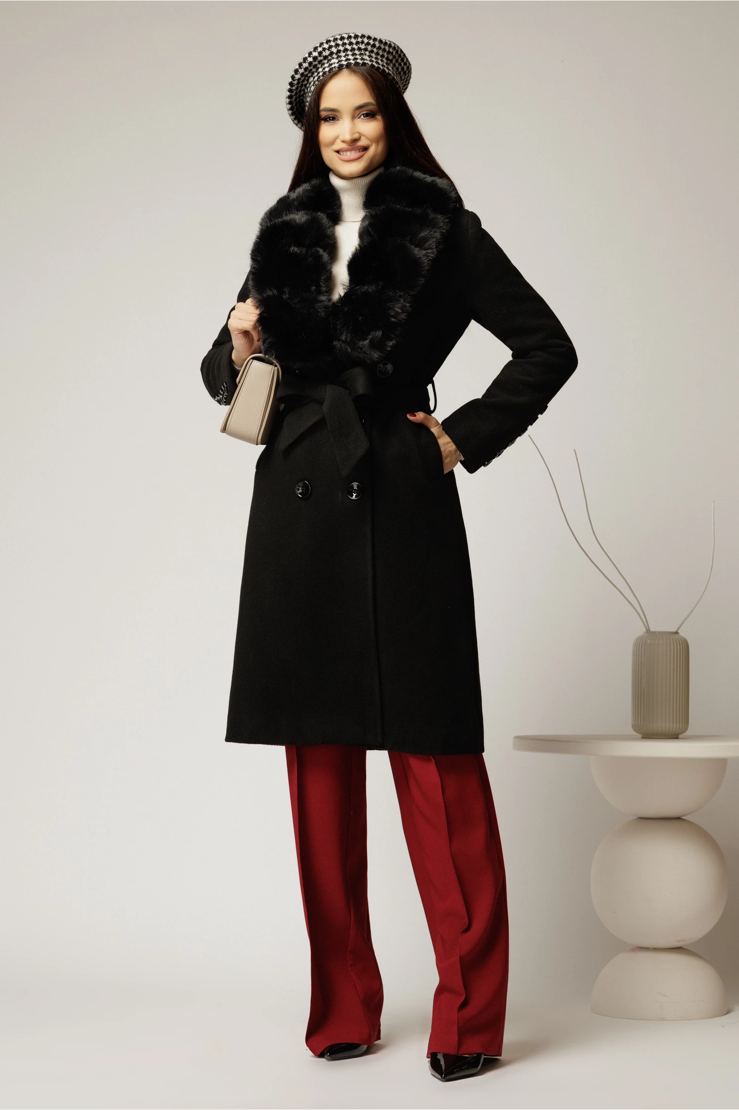 Palton negru midi drept cu blanita la guler [1]