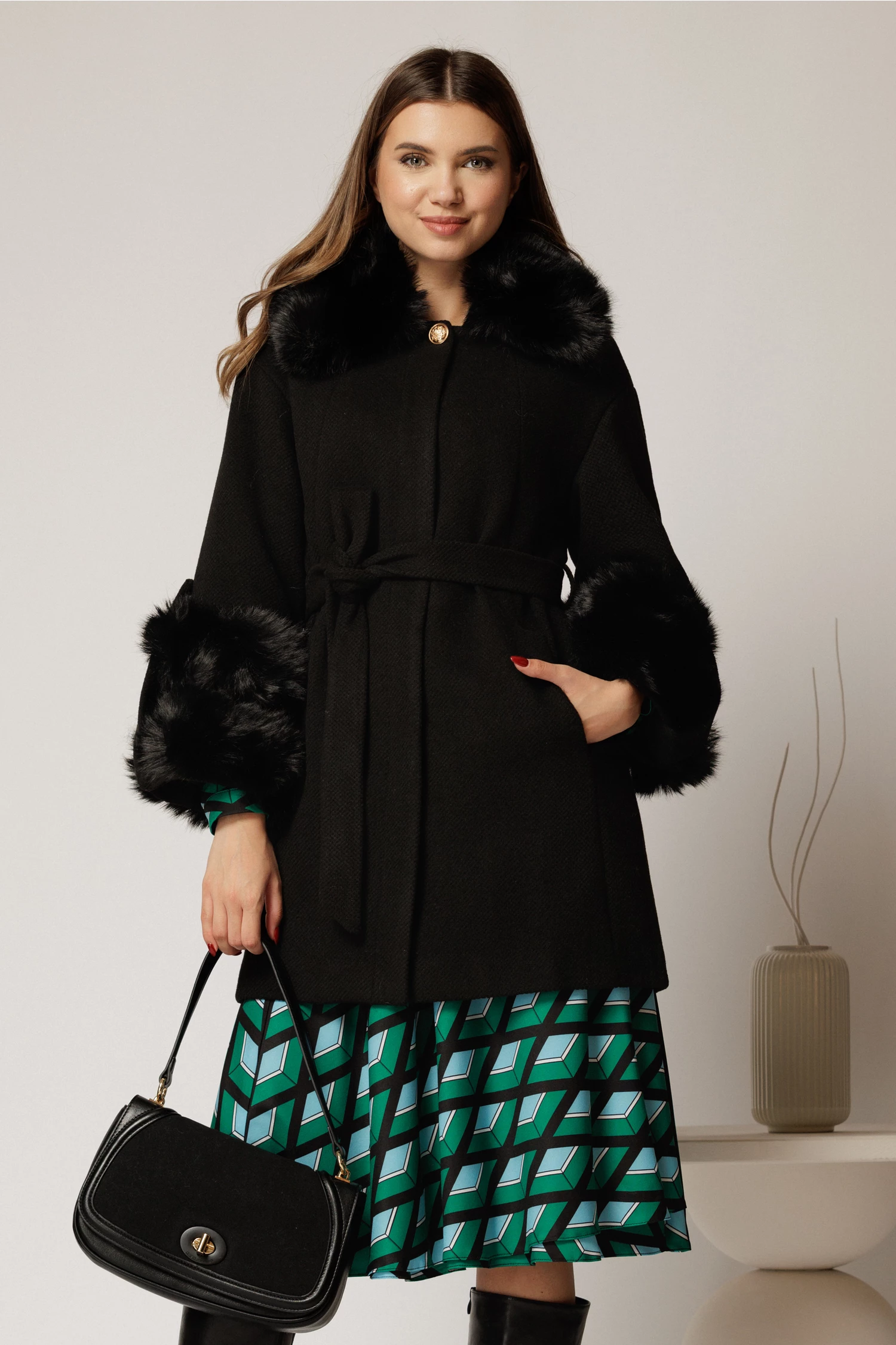 Palton scurt negru cu blanita detasabila la guler si maneci [1]