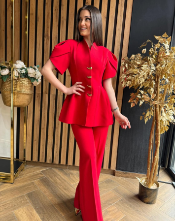 Compleu rosu cu accesorii aurii [2]