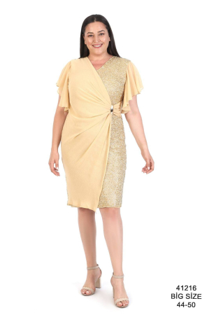 Rochie de Ocazie Midi Aurie cu Paiete și Drapaj din Voal – Colecția Plus Size