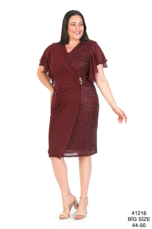 Rochie de Ocazie Midi Vișinie cu Paiete și Drapaj din Voal – Colecția Plus Size