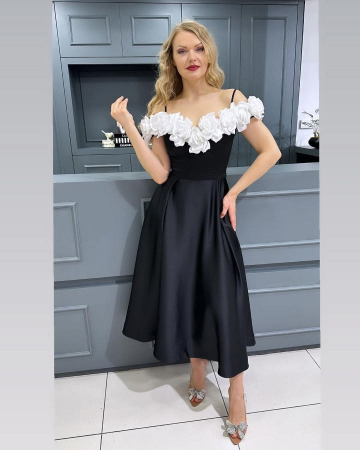 Rochii - Rochie neagra accesorizata cu flori albe