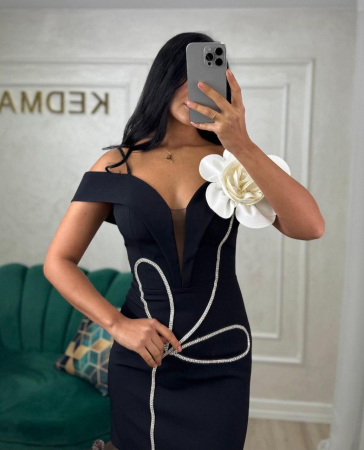 Imbracaminte - Rochie neagra, cu motiv floral