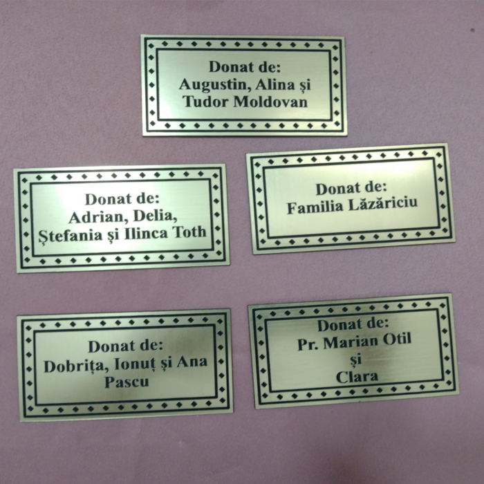 Placute gravate pe material auriu [1]