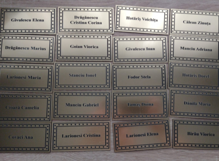 Placute gravate pe material auriu [3]