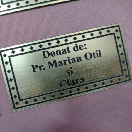 Placute gravate pe material auriu [1]