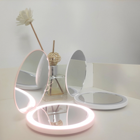 Oglinzi cosmetice - Oglinda mini roz portabila, eleganta si discreta, pentru machiaj,cu 2 fete, marire imagine de 2 or,  lumina LED, incarcare USB, diametru 90mm
