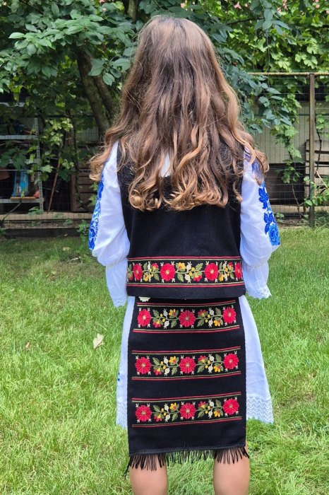 Compleu fete vesta si fote " Flori de toamna culoare rosie" [2]
