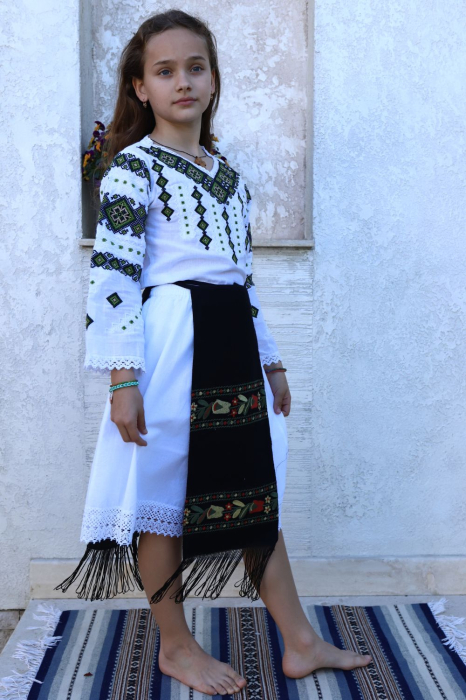 Fotă traditionala copii flori de campie multicolor [2]