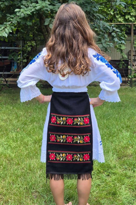 Fotă traditionala copii flori de toamna rosu [2]