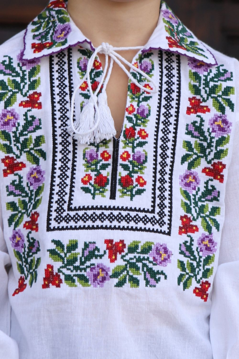 Ie băieți Nestor broderie rosie si mov [2]
