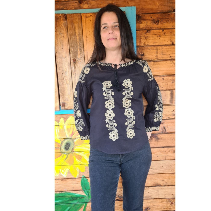 Ie damă Anastasia neagra [2]