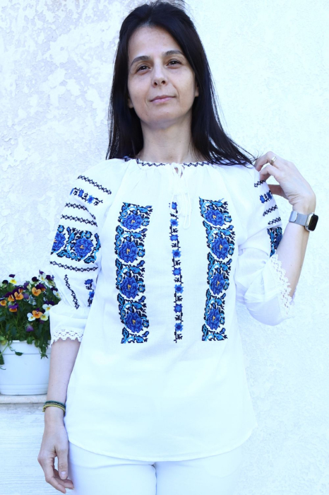 Ie damă Tamara broderie albastra [2]