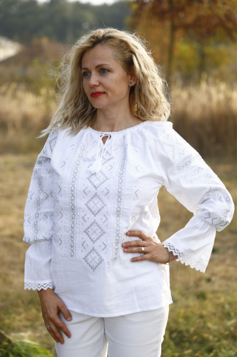 Ie dama Mara broderie argintie [3]