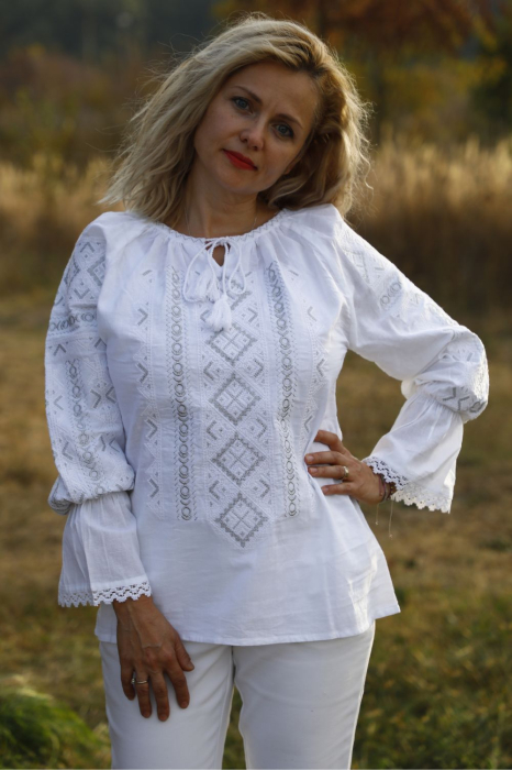 Ie dama Mara broderie argintie [2]