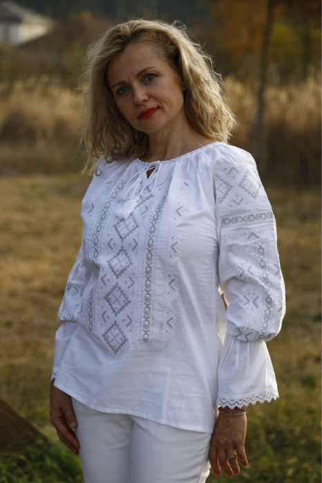 Ie dama Mara broderie argintie [4]