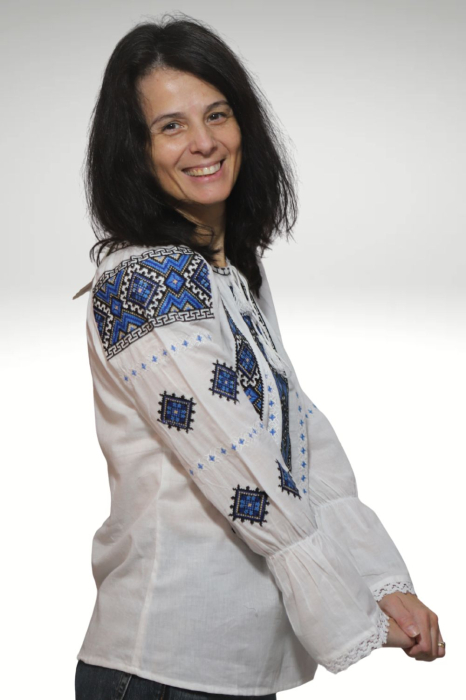 Ie damă Paraschevi broderie albastra maneca lunga [3]