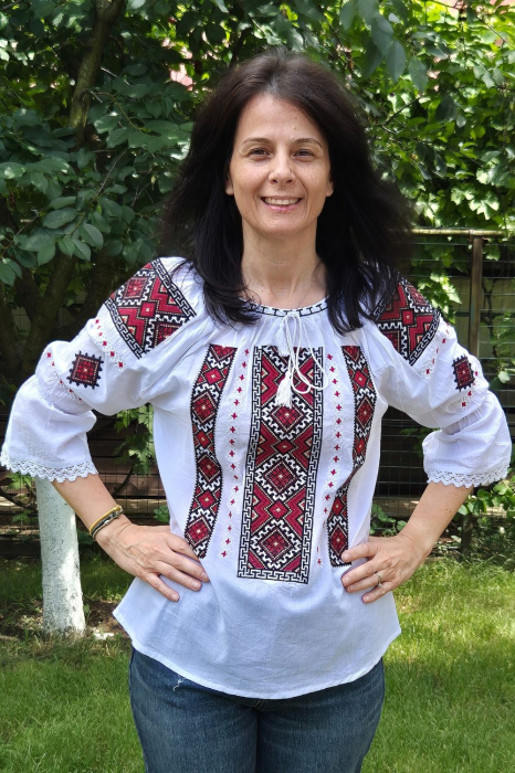 Ie damă Paraschevi broderie rosie [3]