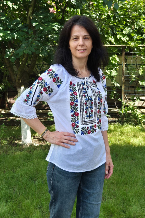 Ie damă Chiriachi broderie rosie si albastra [3]
