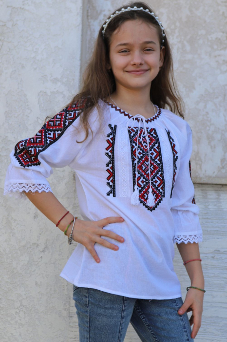 Ie fete Raisa broderie rosie [3]