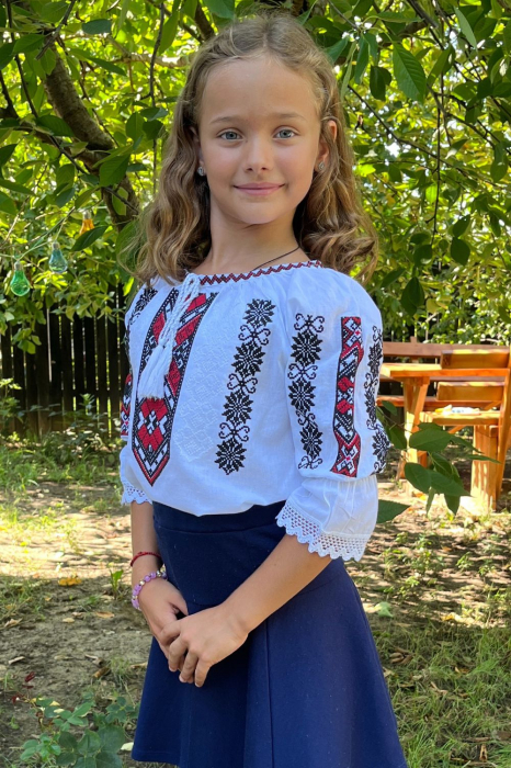 Ie fete Leonida broderie rosie [3]