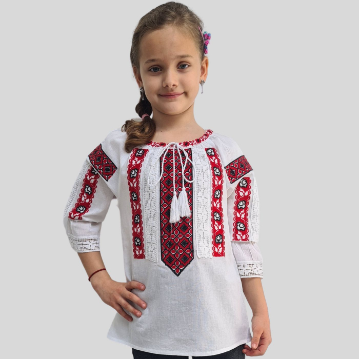 Ie fete Ruxandra broderie rosie [2]
