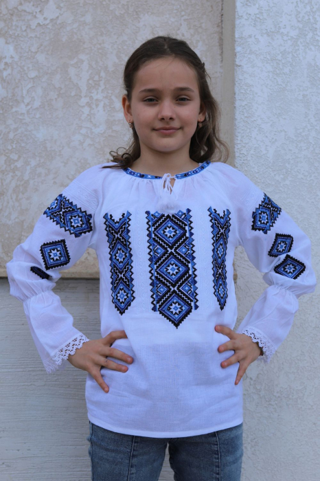 Ie fete Erotida broderie albastra [2]