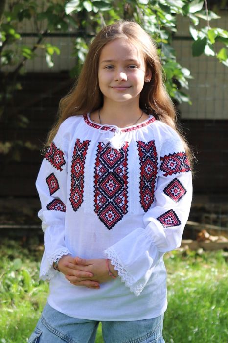 Ie fete Erotida broderie rosie [2]