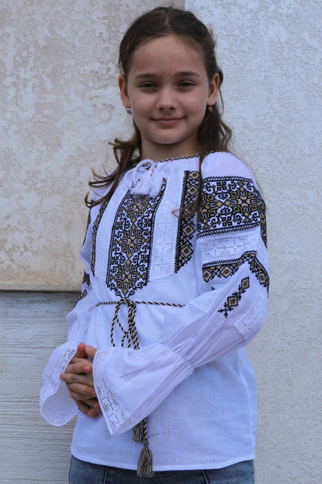 Ie fete Elefteria broderie bej [2]