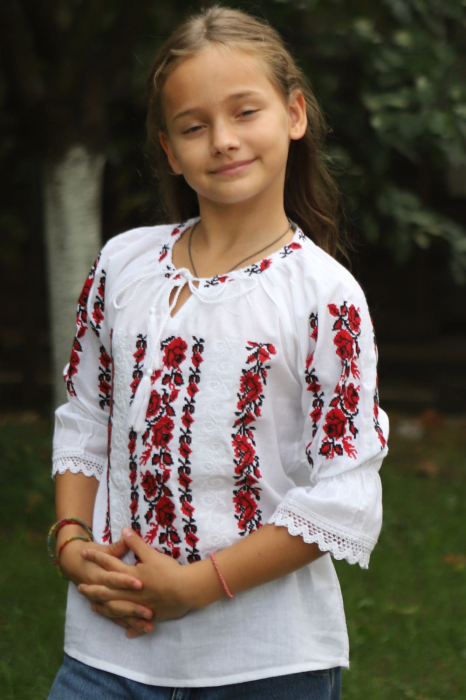Ie fete Gabriela broderie rosie [1]