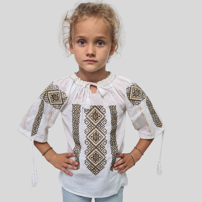 Ie fete Iolanda broderie bej [2]