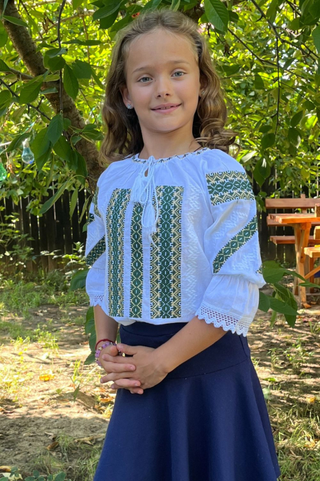 Ie fete Atanasia broderie verde [1]