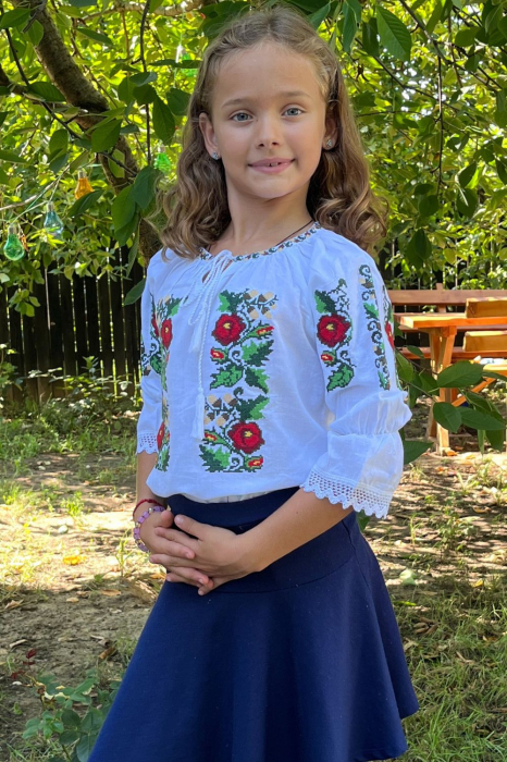 Ie fete Luciana [3]
