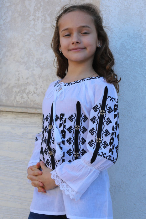 Ie fete Emilia [2]