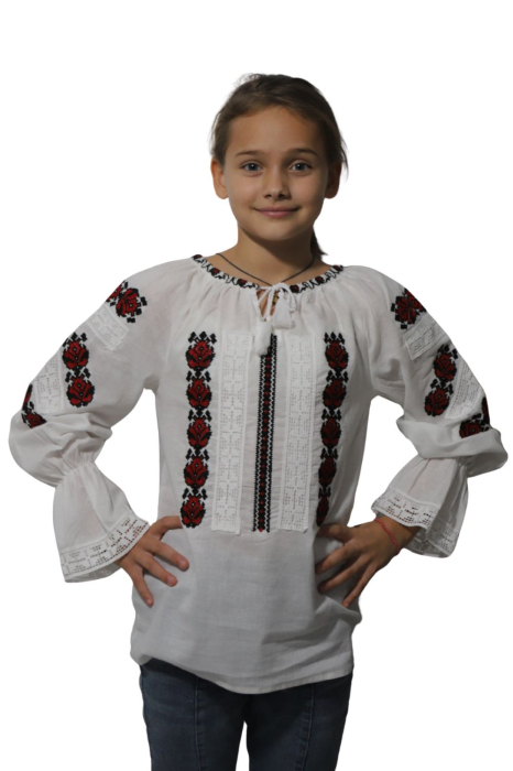 Ie fete Pinufia broderie rosie [4]