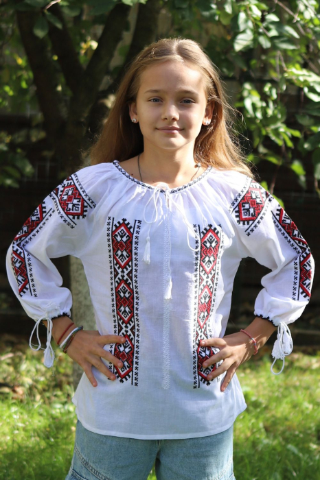 Ie fete Azaria broderie rosie [1]