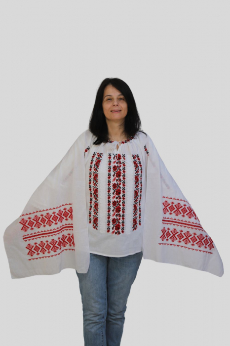 Maramă alba broderie rosie bradut [1]
