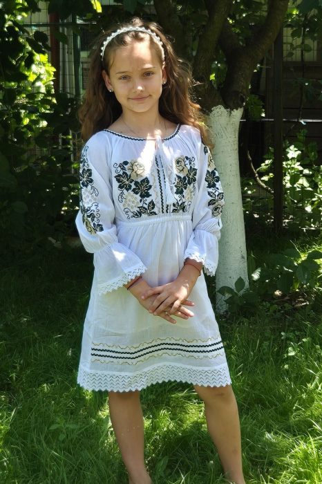 Rochie fete Carla broderie verde [2]
