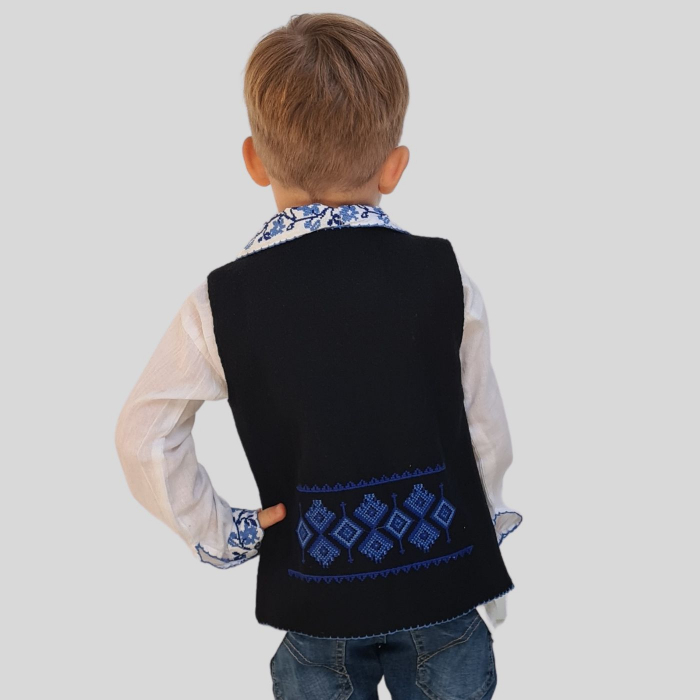 Vesta traditionala motiv bradut broderie albastra [2]