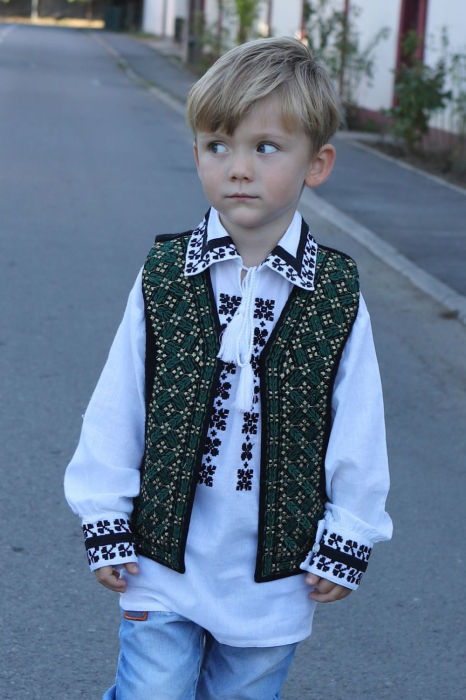 Vesta traditionala copii broderie romburi regale verzi [2]